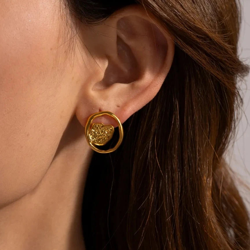 Rock-ing studs