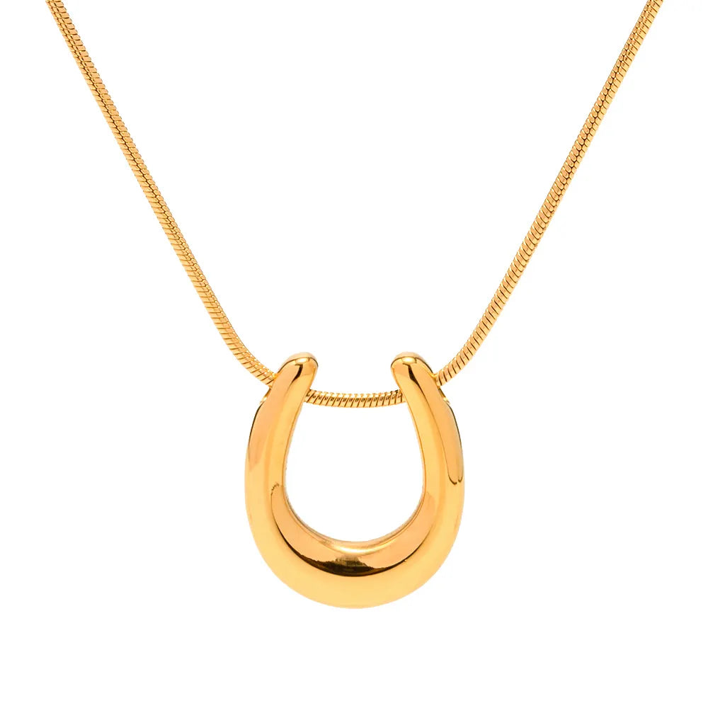 Horseshoe necklace