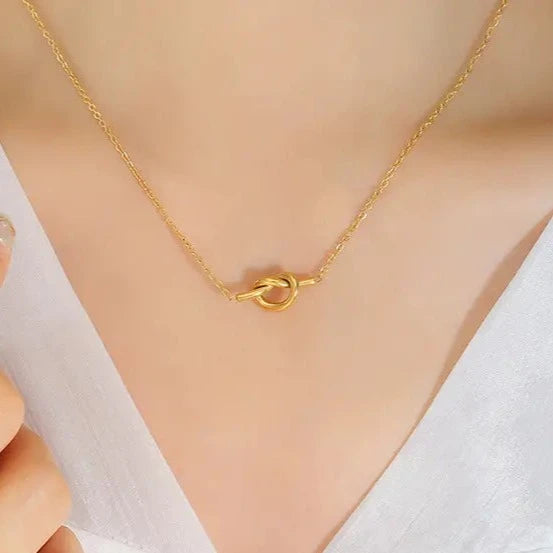 Knotted Bar necklace
