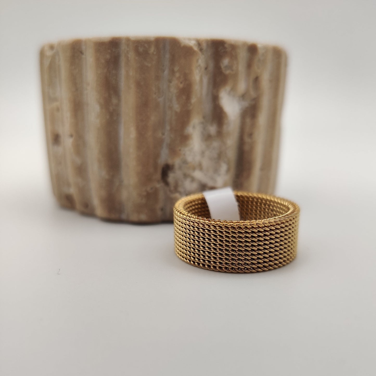 Mesh band