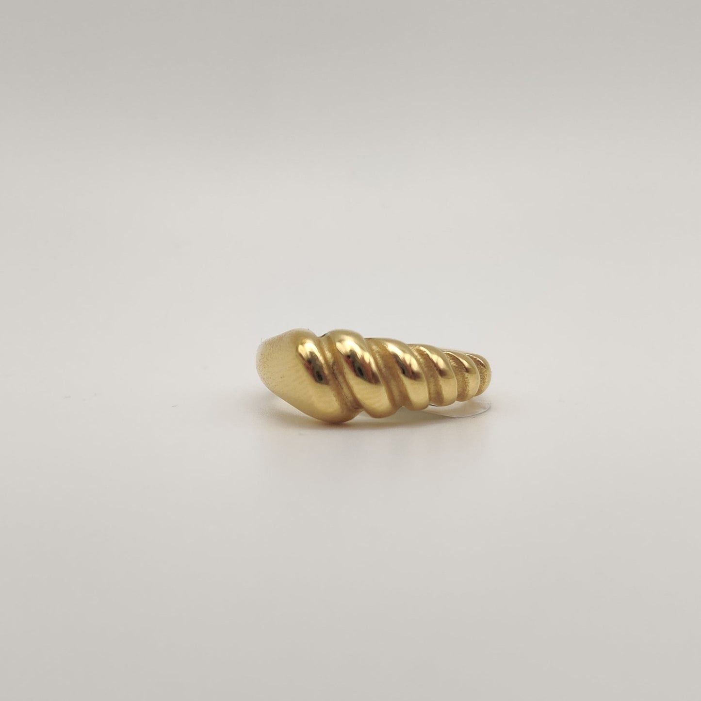 Croissant ring