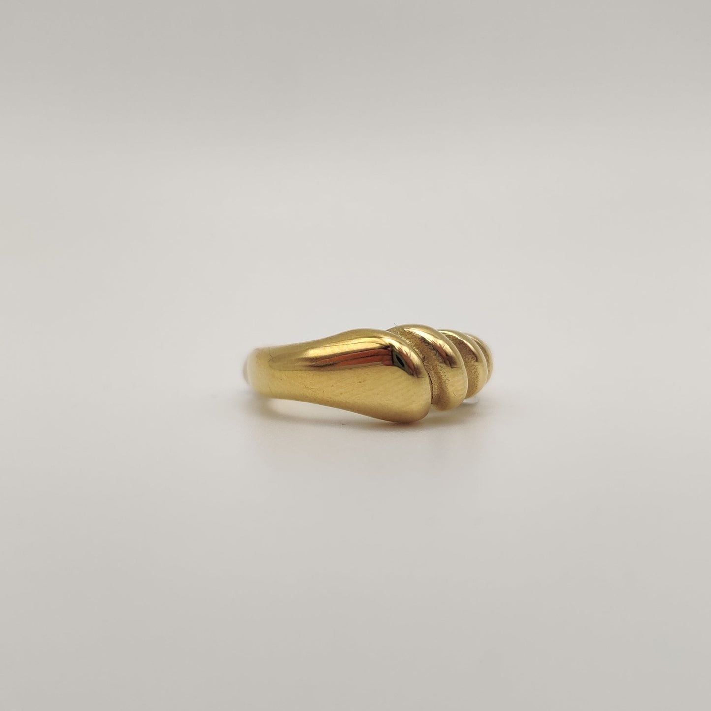 Croissant ring