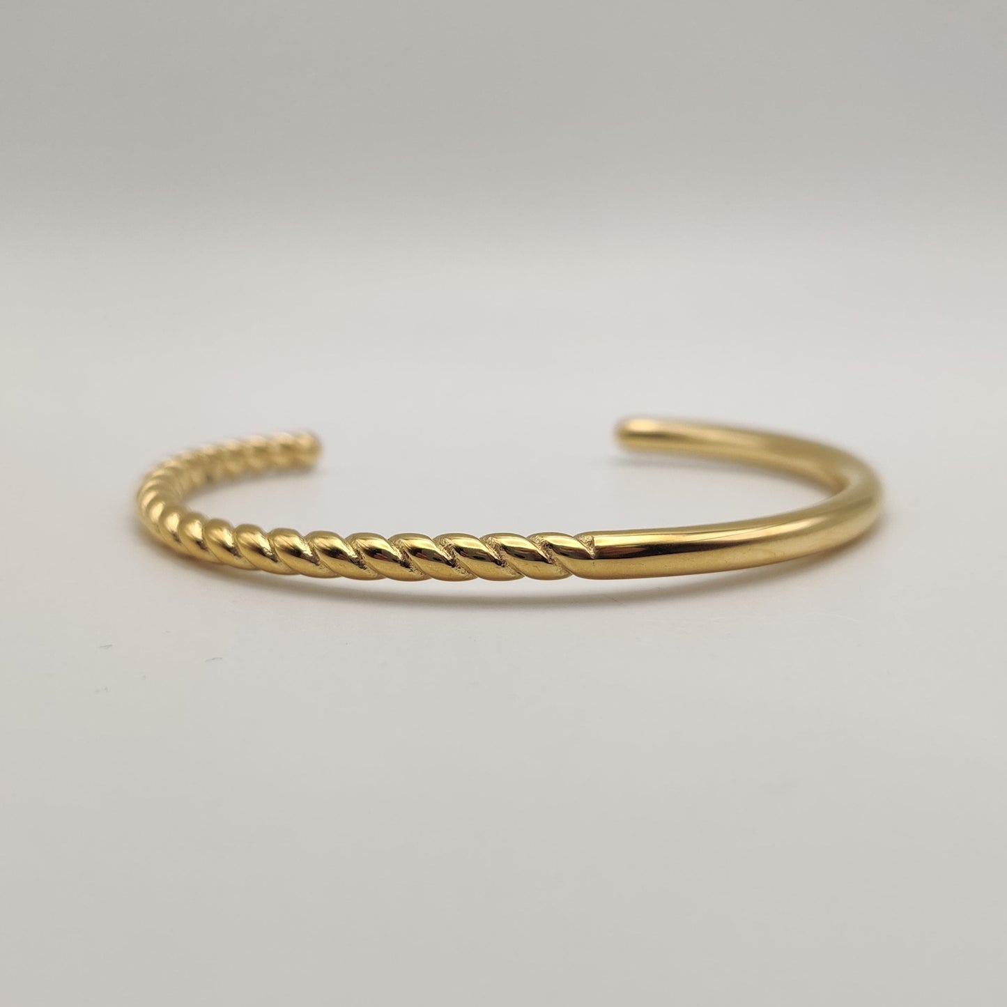 Levie bangle