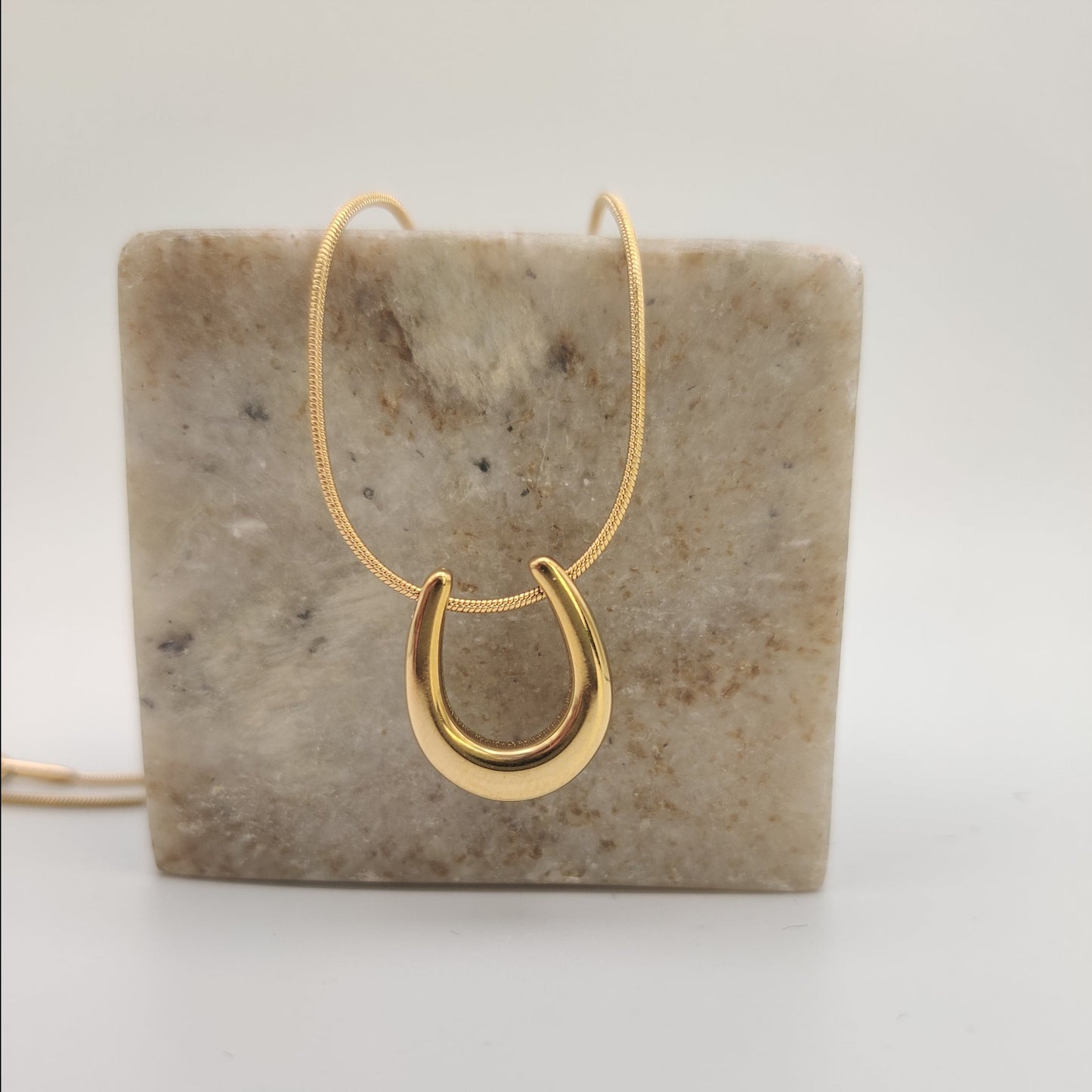 Horseshoe necklace