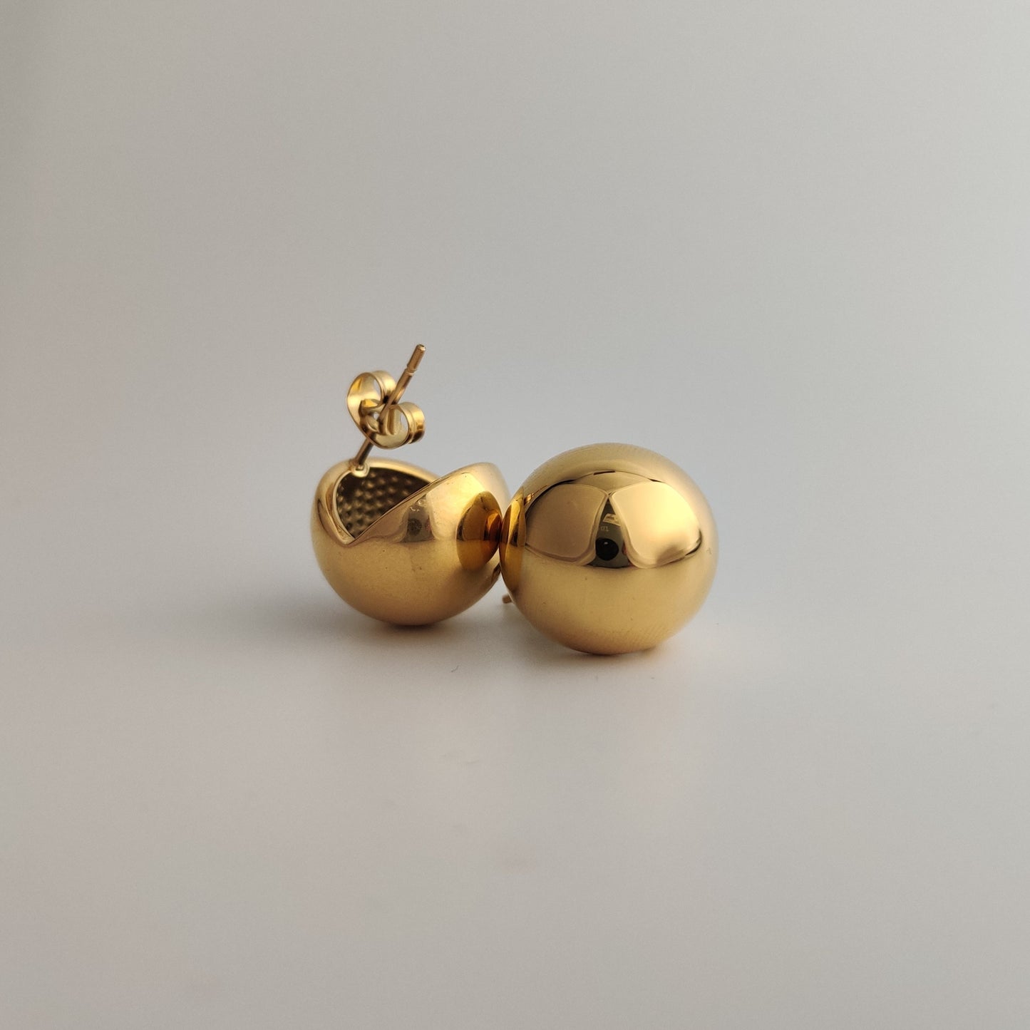 Sphere studs