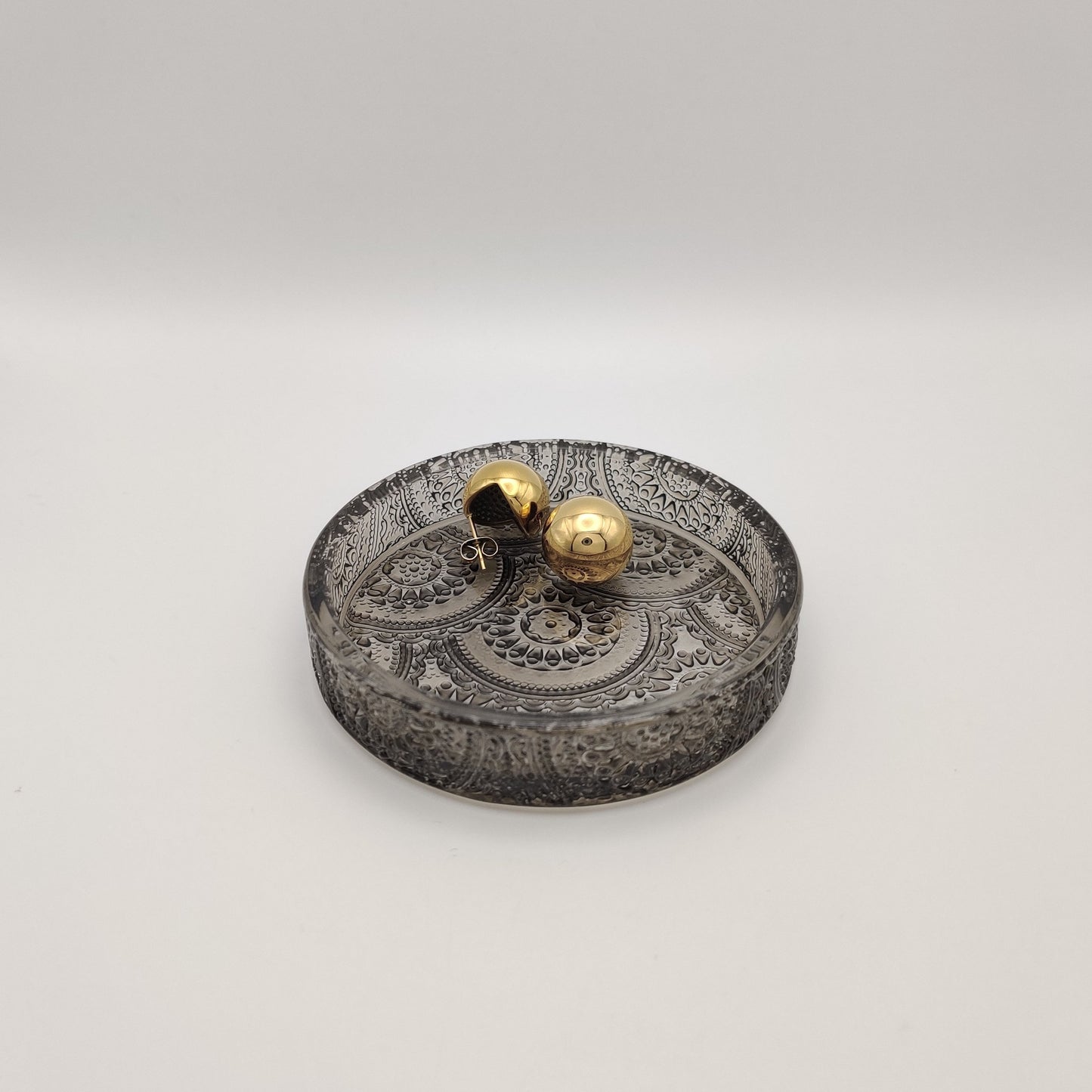 Sphere studs