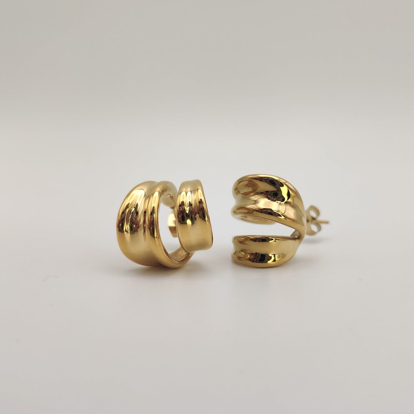 Ribbon studs