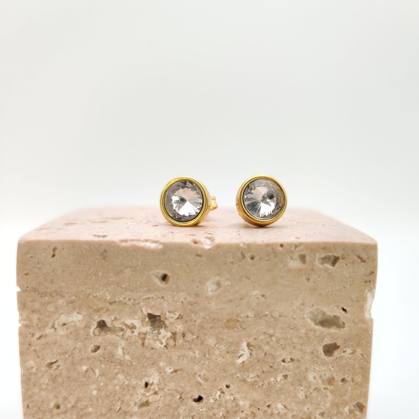 Solitaire studs