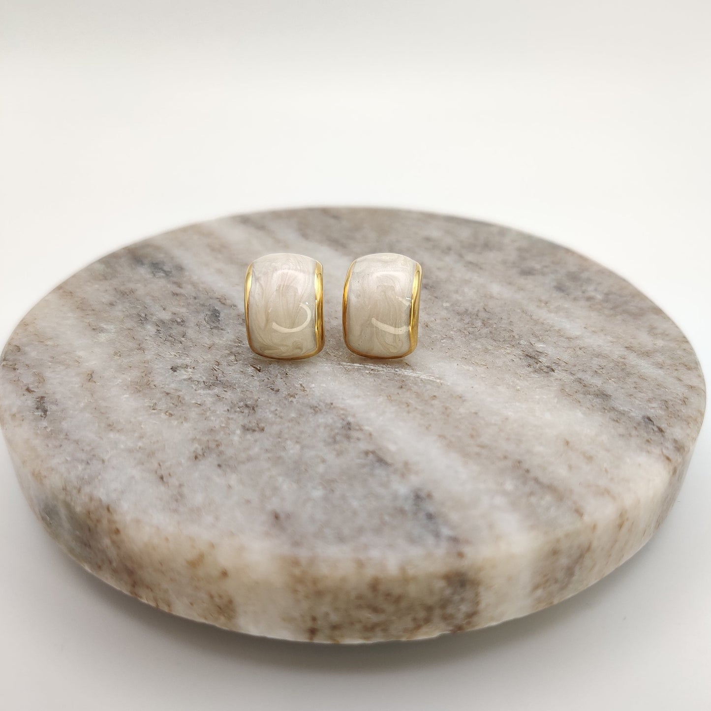 Pearlescent studs