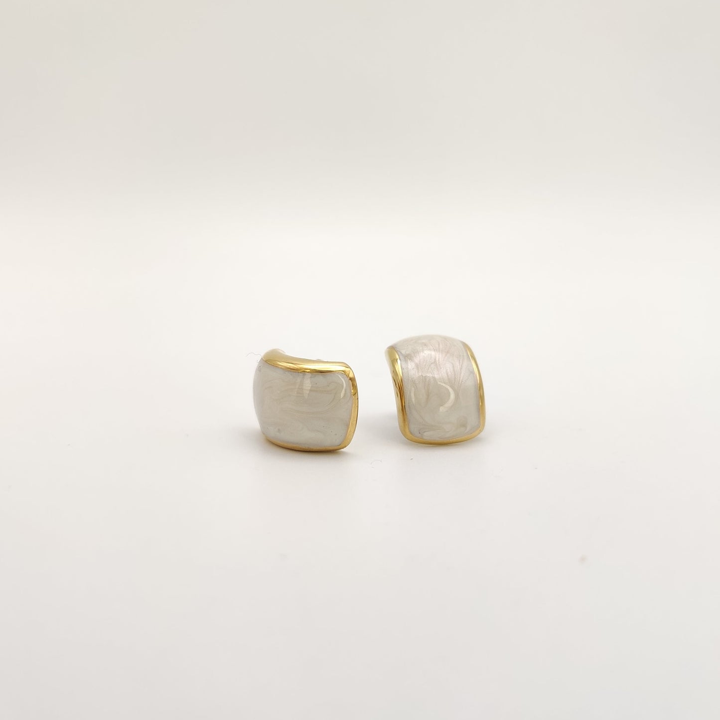 Pearlescent studs