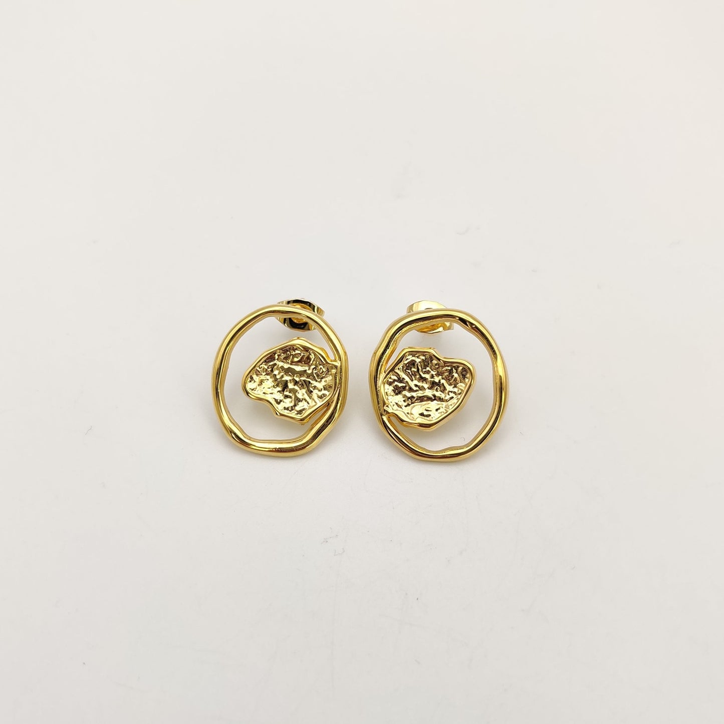 Rock-ing studs