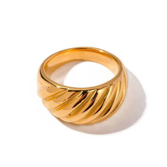 Ribbed Dome ring