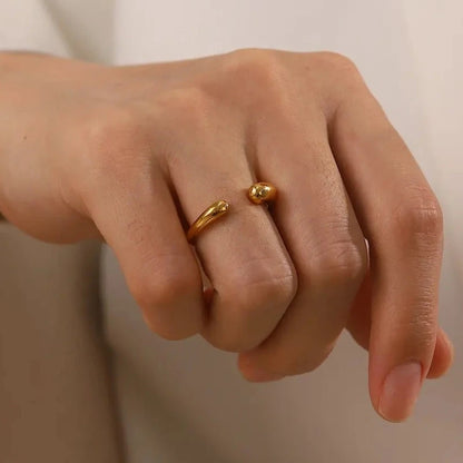 Daphne ring